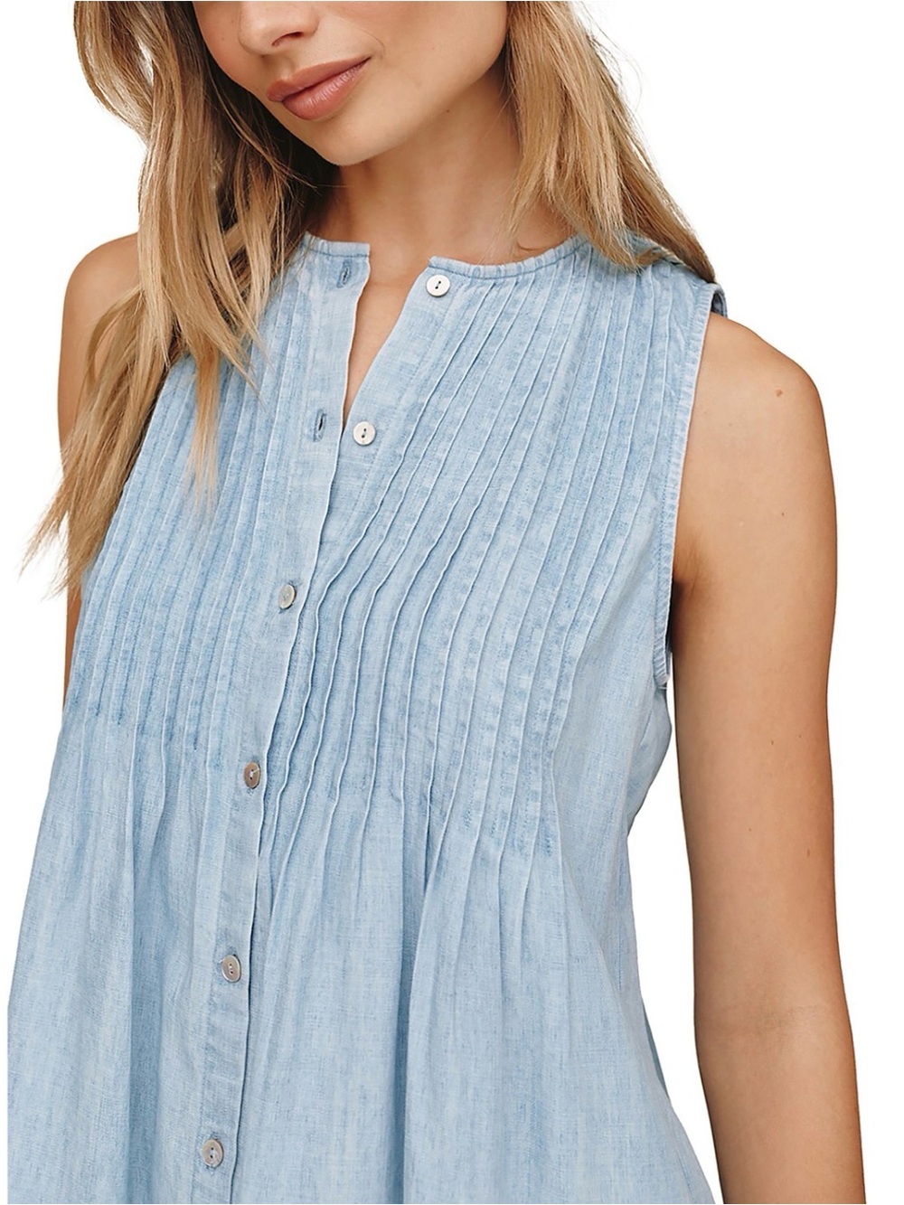 BELLA DAHL
Sleeveless Pintuck Dress